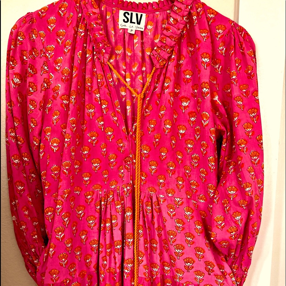 SLV long sleeve short dress w pockets. Great detail& tailoring elevate the look